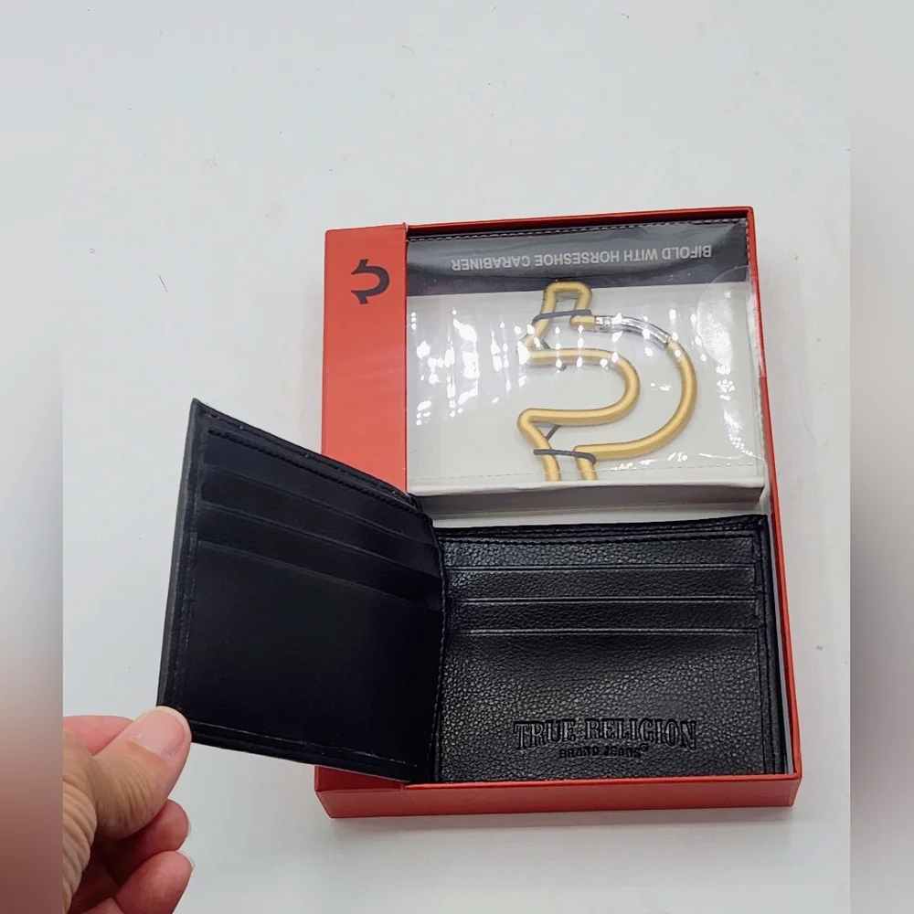 NIB True Religion Altro Bifold Wallet & Gold Horseshoe Carabiner Gift Set